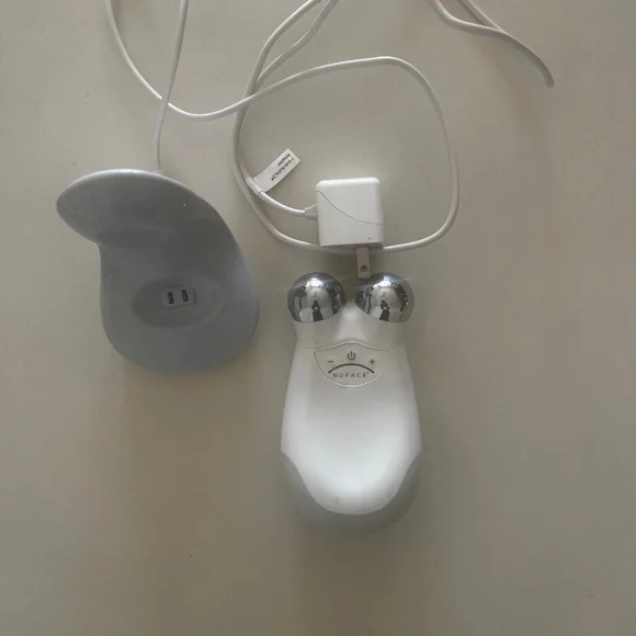 NuFace Trinity Pro Facial Toning Device - Like New - Picture 5 of 7